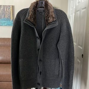 Banana Republic Mens Medium Italian Yarn Zip Up Sweater with faux fur Collar.